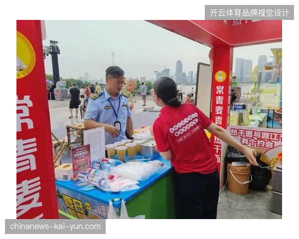 赛事服务商通过引入自动打包设备,成功化解了赛峰期人工处理衍生品包装的积压瓶颈 赛事服务商通过引入自动打包设备,成功化解了赛峰期人工处理衍生品包装的积压瓶颈